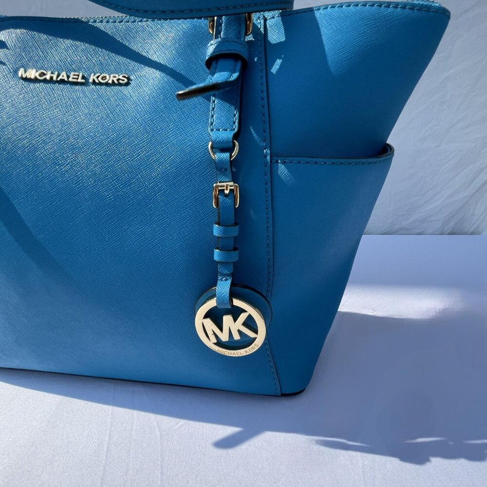 Michael Kors Blue Leather Shoulder Bag with Gold Hardware - Picture 11 of 13